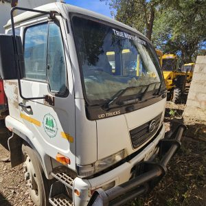 2012 Nissan ud 80 labour truck