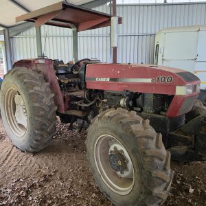 Case c100 4x4 tractor