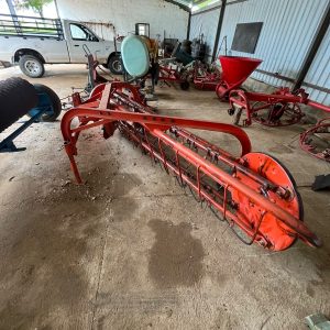 Massey ferguson side delivery hayrake